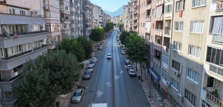 ÇAVUŞOĞLU, İSTİKLAL’DE OTOBÜS YOLU UYGULAMASINI İNCELEDİ