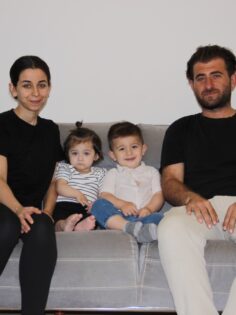 ÇARESİZ AİLEDEN ÇOCUKLARI İÇİN YARDIM ÇIĞLIĞI