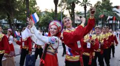 DÜNYANIN RENKLERİ DENİZLİ’DE BULUŞTU