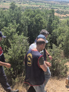 FİRARİ SUÇLUYU DAĞLIK ALANDA JASAT YAKALADI