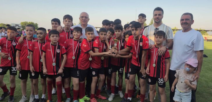 GELECEĞİN YILDIZLARI MADALYALARINI ALDI