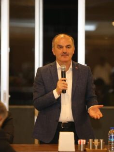 AK PARTİ’DE SÜRPRİZ İSTİFA