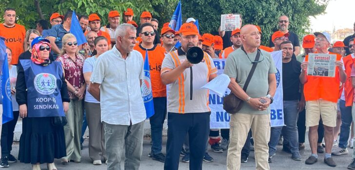 KAMU İŞÇİLERİNİN EYLEMİ SÜRÜYOR