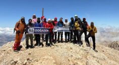 DENİZLİLİ DAĞCILAR ZİRVEDE 