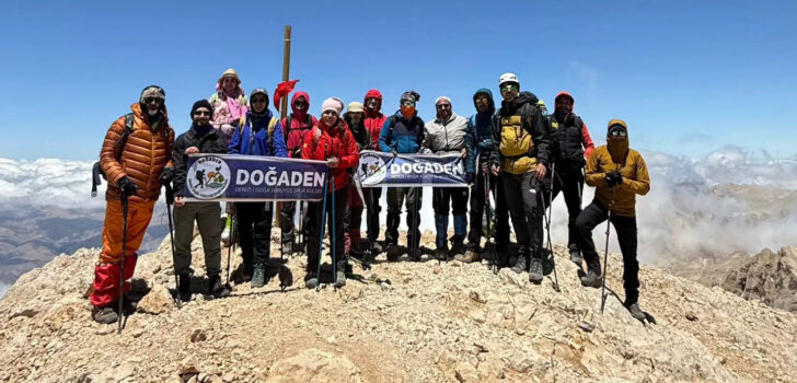 DENİZLİLİ DAĞCILAR ZİRVEDE 