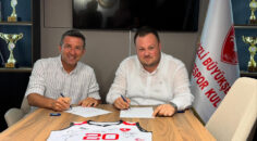 SULTANLARIN YENİ HOCASI İLKER ALKAN OLDU