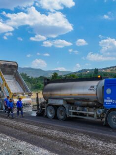 BÜYÜKŞEHİR, 2025 ASFALT SEZONUNU HIZ KESMEDEN SÜRDÜRÜYOR