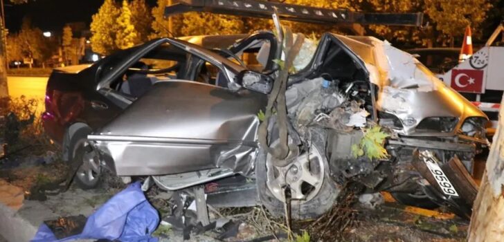 DENİZLİ’DE PARTİ DÖNÜŞÜ KAZA: 2 ÖLÜ
