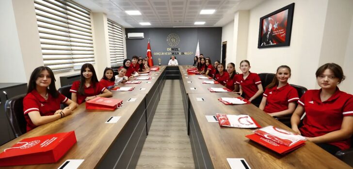 ŞAMPİYON HOKEYCİLERDEN MADALYA SÖZÜ