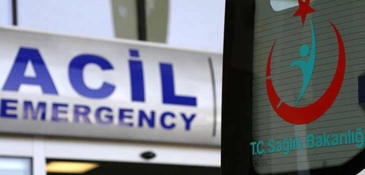 KOCABAŞ’TA MİNİBÜS İLE OTOMOBİL ÇARPIŞTI: 1 ÖLÜ