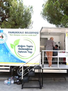 PAMUKKALE’DE ATIKLAR MOBİL ARAÇLA TOPLANIYOR