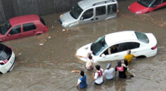 DENİZLİ’DE ALT GEÇİT GÖLE DÖNDÜ, VATANDAŞ MAHSUR KALDI