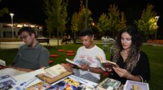 KİTAPSEVERLER SESSİZ OKUMA ETKİNLİĞİNDE BİR ARAYA GELDİ