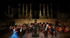 NEŞET ERTAŞ TÜRKÜLERİ LAODİKYA’DA HAYAT BULDU