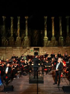 NEŞET ERTAŞ TÜRKÜLERİ LAODİKYA’DA HAYAT BULDU