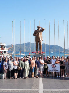 YÜZME ÖĞRENEN KADINLAR MARMARİS’TE DENİZLE BULUŞTU