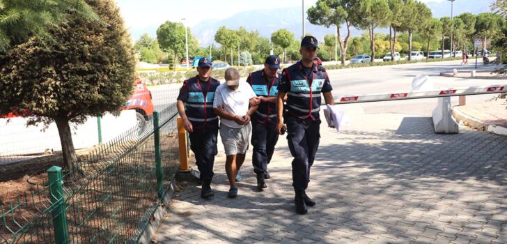 TURİSTLERİN GİZLİ GÖRÜNTÜLERİNİ ÇEKEN KİŞİ YAKALANDI