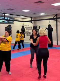 KADIN AKADEMİSYENLERE TEMEL ÖZ SAVUNMA EĞİTİMİ VERİLDİ