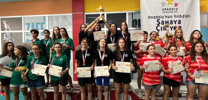 DENİZLİLİ YÜZÜCÜLER TÜRKİYE ŞAMPİYONASI’NDA FIRTINA GİBİ ESTİ