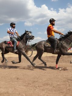 TAVAS’TA RAHVAN AT YARIŞI HEYECANI YAŞANDI