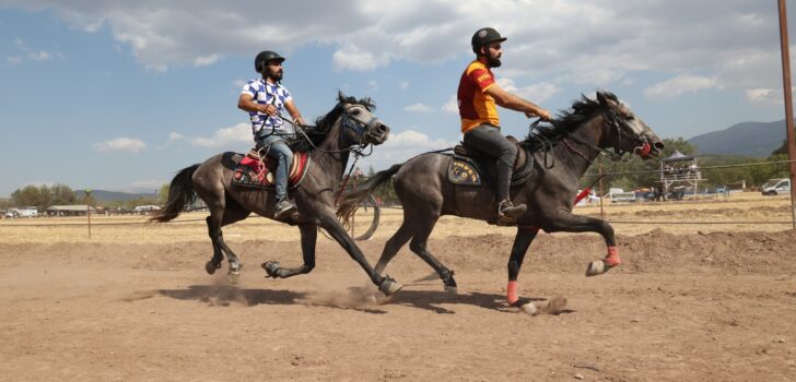 TAVAS’TA RAHVAN AT YARIŞI HEYECANI YAŞANDI