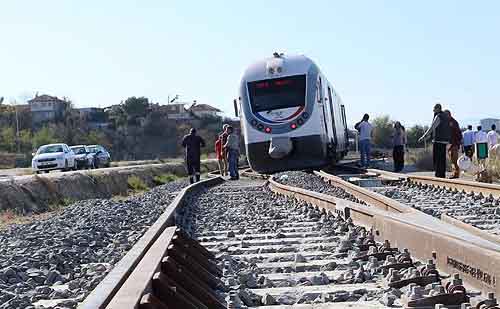 DENİZLİ TRENİ KAZA YAPTI: 1 ÖLÜ