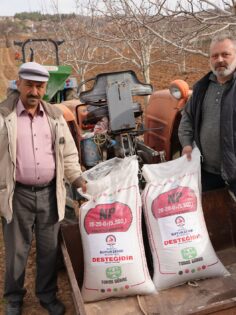 ÇİFTÇİYE GÜBRE DESTEĞİ