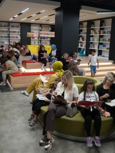 KİTAP DOSTLARINI BİR ARAYA GETİREN ETKİNLİK