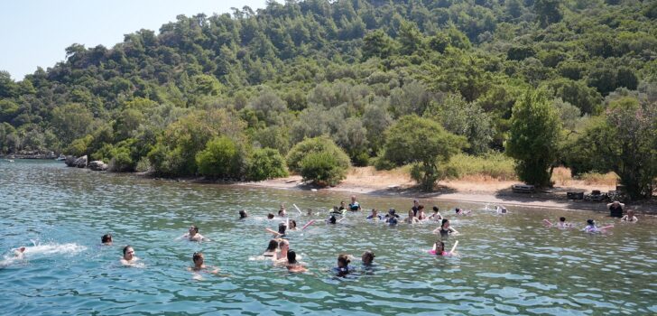 DENİZLİLİ KADINLAR MARMARİS’TE MAVİ YOLCULUK KEYFİ YAŞADI