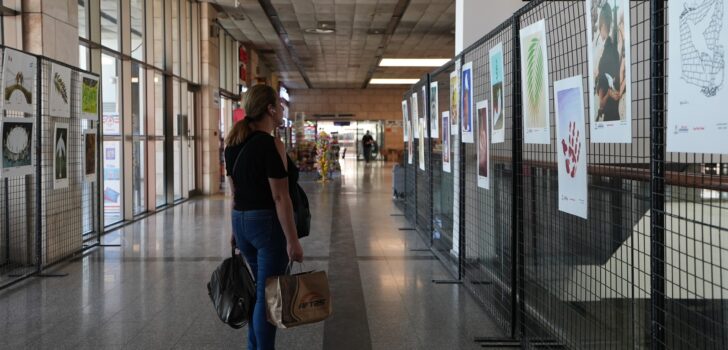 DÜNYA BARIŞ GÜNÜ SERGİSİ TERMİNALDE VATANDAŞLARLA BULUŞUYOR