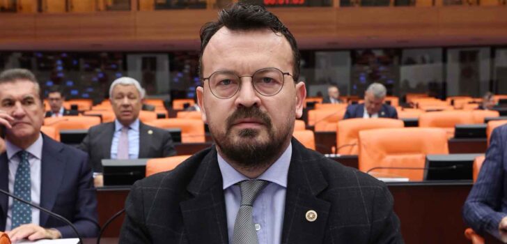 CHP’Lİ ARPACI: MEB 400 DOLARLIK CİHAZI 4500 DOLARA DAYATIYOR