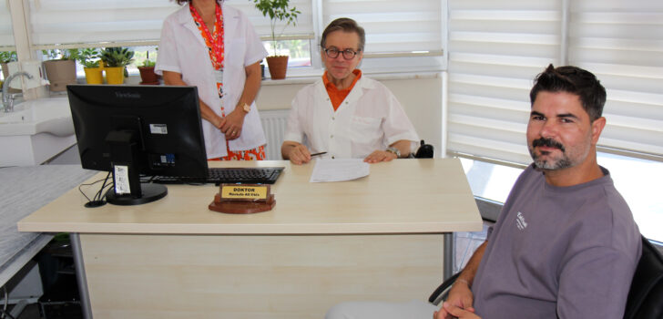 POLİKLİNİĞE GELDİ SİGARAYI BIRAKTI