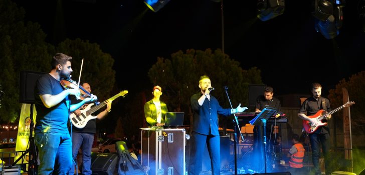 KAMPÜSÜN KALBİ AMFİ PARK KONSERLE COŞTU
