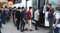 DENİZLİ’DE 72 DÜZENSİZ GÖÇMEN SINIR DIŞI EDİLDİ