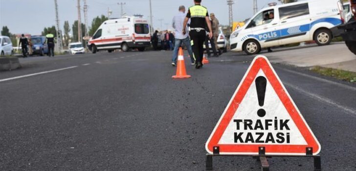 KARŞIDAN KARŞIYA GEÇMEK İSTEYEN YAYA ARACIN ALTINDA KALDI