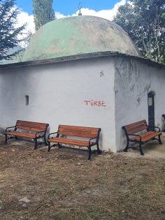 TESLİM ABDAL SULTAN TÜRBESİ ÇEVRESİ DÜZENLENİP TEMİZLENDİ