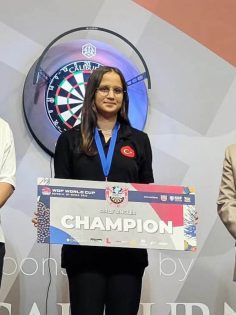 AYŞEGÜL DÜNYA ŞAMPİYONU