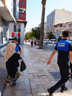 BÜYÜKŞEHİR ZABITA DİLENCİLERE GÖZ AÇTIRMIYOR