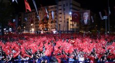 ON BİNLER DELİKLİÇINAR MEYDANI’NDA CUMHURİYET İÇİN BULUŞTU