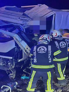 YOLDAN ÇIKAN KAMYONET SÜRÜCÜSÜ YARALANDI