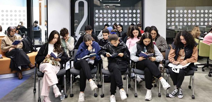 KİTAP TUTKUNLARI CUMHURİYET’İN 102. YILINDA BİR ARAYA GELDİ