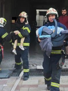 YANGINDA MAHSUR KALANLARI İTFAİYE KURTARDI