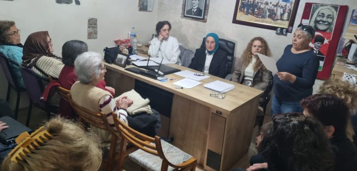 CUMHURİYET KADINLARINDA BAYRAK DEĞİŞİMİ