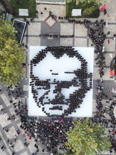 BİNLERCE KİŞİ ATATÜRK İÇİN YÜRÜDÜ