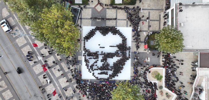 BİNLERCE KİŞİ ATATÜRK İÇİN YÜRÜDÜ