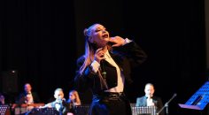 SANATÇILAR ÖĞRETMENLER İÇİN SAHNE ALDI