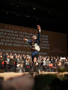 KONSERDE ATATÜRK’ÜN SEVDİĞİ UNUTULMAZ ESERLER SESLENDİRİLDİ