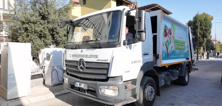 MERKEZEFENDİ’DE ÇÖP ARABALARINDAN TEMİZ KOKULAR YAYILIYOR