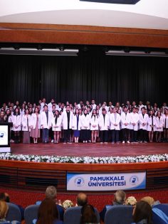 DİŞ HEKİMLERİ BEYAZ ÖNLÜKLERİNİ GİYDİLER