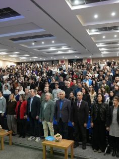 KOZMOLOJİNİN DERİNLİKLERİNE YOLCULUK DENİZLİ’DE KONUŞULDU